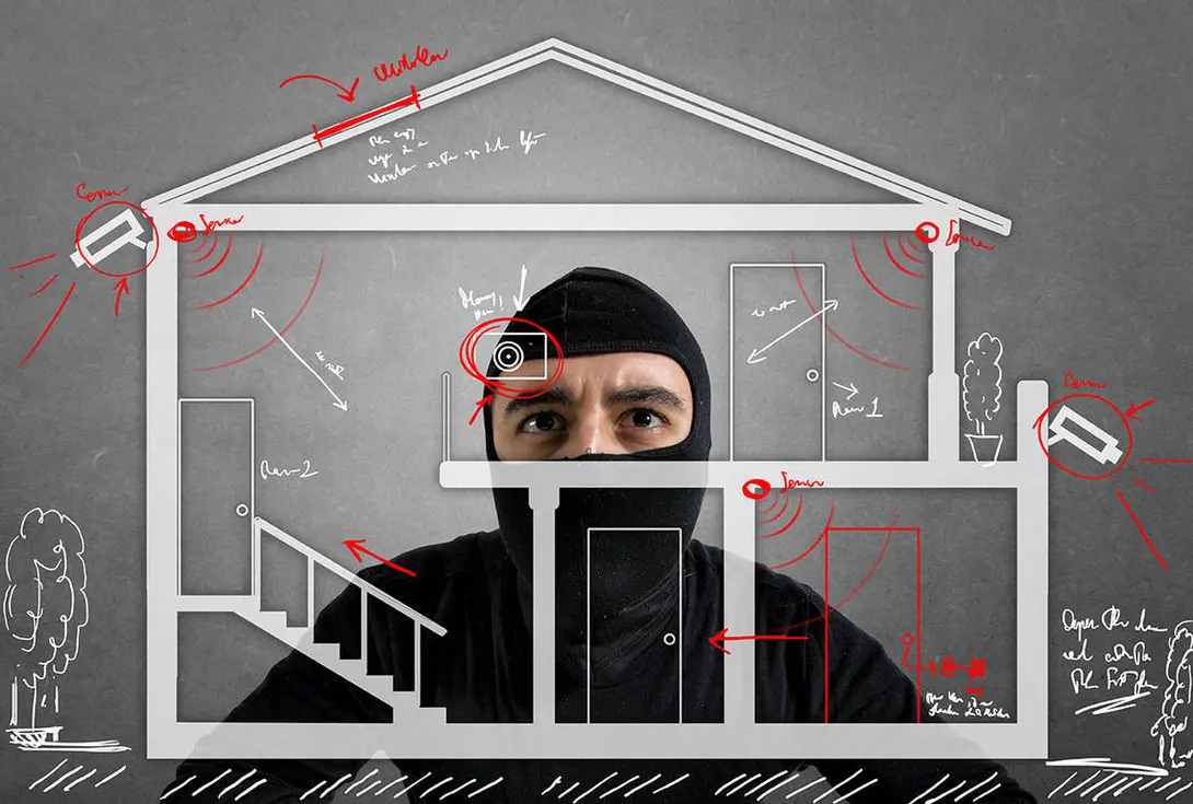 csm_Sicherheit-im-Haus_bb61e3c39a Einbrecher hinter einer Hausgrafik